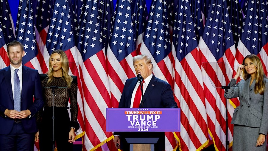 Capres AS Donald Trump saat acara malam pemilihannya di Palm Beach Convention Center, Florida, AS, Rabu (6/11/2024). (Eva Marie Uzcategui/Bloomberg)