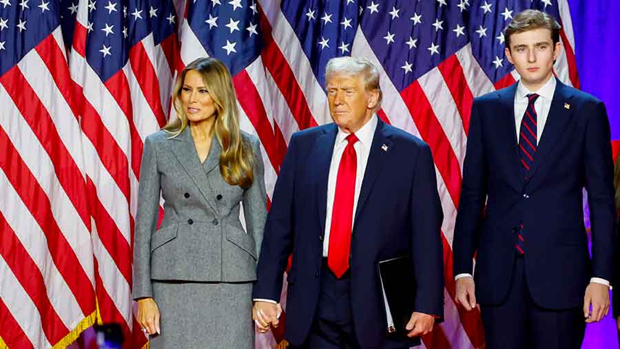 Capres AS Donald Trump saat acara malam pemilihannya di Palm Beach Convention Center, Florida, AS, Rabu (6/11/2024). (Eva Marie Uzcategui/Bloomberg)