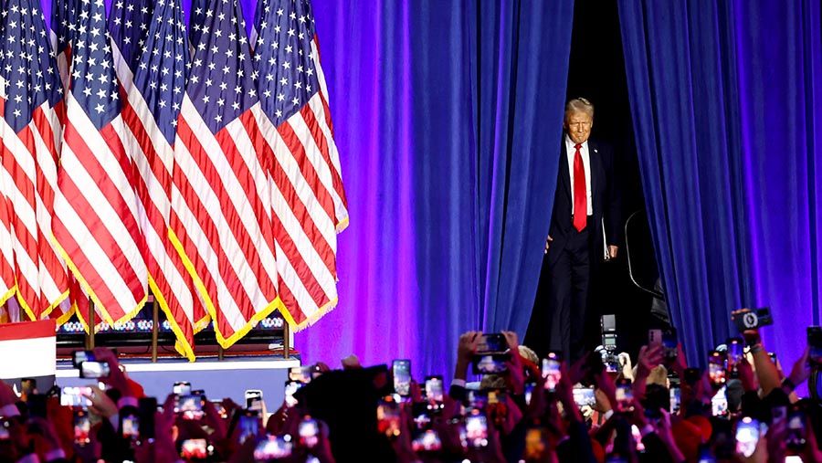 Capres AS Donald Trump saat acara malam pemilihannya di Palm Beach Convention Center, Florida, AS, Rabu (6/11/2024). (Eva Marie Uzcategui/Bloomberg)