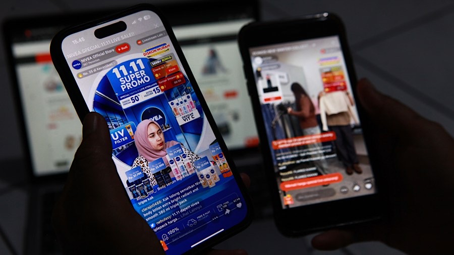 Selama promo 11.11, akan ada banyak flash sale dengan harga miring. (Bloomberg Technoz/Andrean Kristianto)