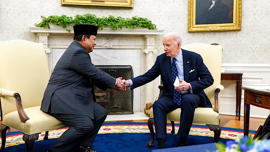 Presiden Prabowo Subianto melakukan pertemuan dengan Presiden AS, Joe Biden, di Gedung Putih, Selasa (12/11/2024). (Yuri Gripas/Abaca/Bloomberg)
