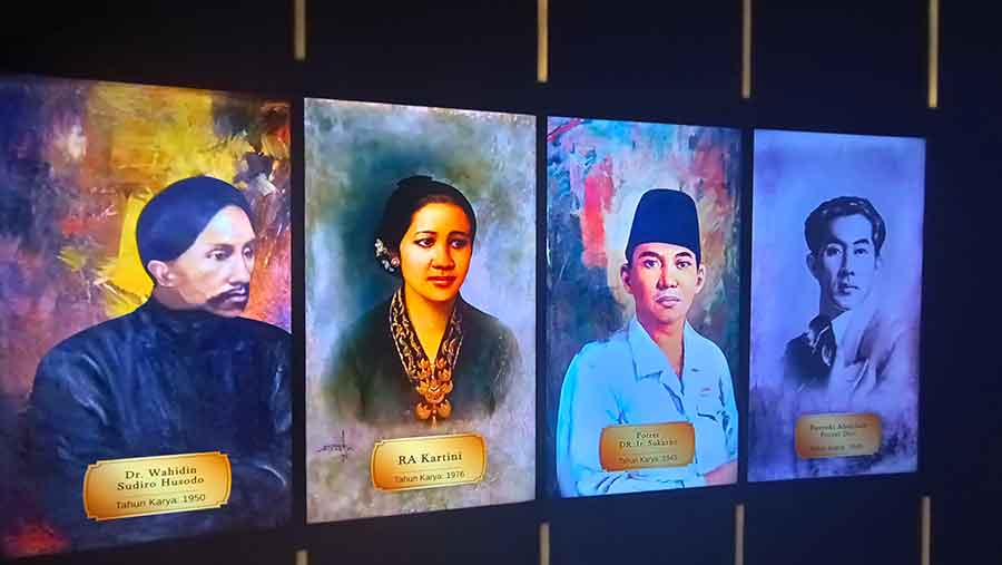 Pameran karya Basoeki Abdullah (Bloomberg Technoz/Dinda Decembria)