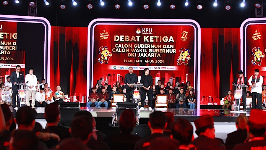 Suasana debat ketiga Calon Gubernur dan Cawagub Jakarta di Jakarta. Minggu (17/11/2024). (Bloomberg Technoz/Andrean Kristianto)