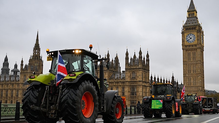 Ribuan petani dari seluruh Inggris memprotes perubahan aturan pajak warisan oleh pemerintah.  (Chris J. Ratcliffe/Bloomberg)