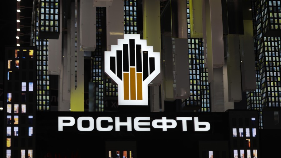 Logo Rosneft Oil Co./Bloomberg-Simon Dawson