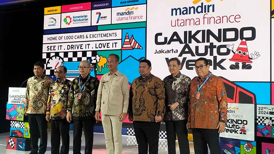 Menteri Perindustrian Agus Gumiwang Kartasasmita di pembukaan Gaikindo Jakarta Autoweek, ICE BSD, Jumat (22/11/2024). (bloomberg technoz/Sultan Ibnu)