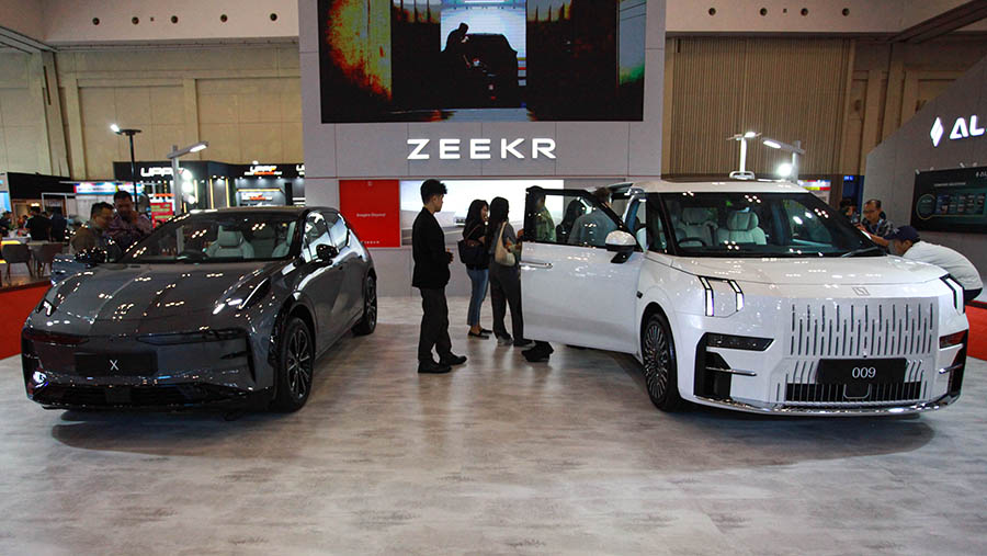 Selain Aletra, Zeekr Indonesia resmi meluncurkan dua model mobil listriknya, X dan 009. (Bloomberg Technoz/Andrean Kristianto)