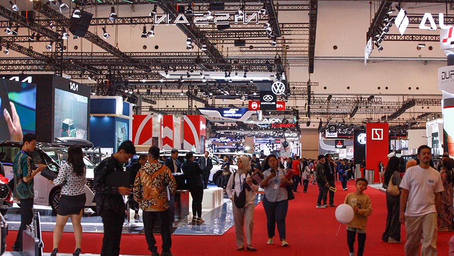 Suasana pameran otomotif GJAW 2024 di ICE BSD, Jumat (22/11/2024). (Bloomberg Technoz/Andrean Kristianto)
