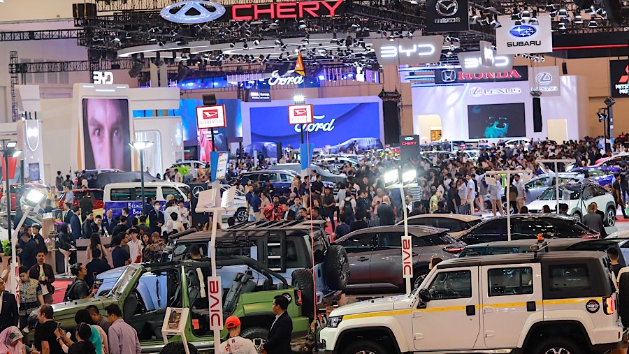 Suasana pameran otomotif GJAW 2024 di ICE BSD, Jumat (22/11/2024). (Bloomberg Technoz/Andrean Kristianto)