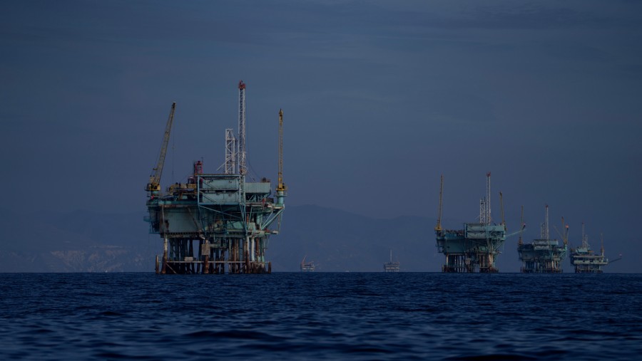 Anjungnan pengeboran lepas pantai./dok. Bloomberg