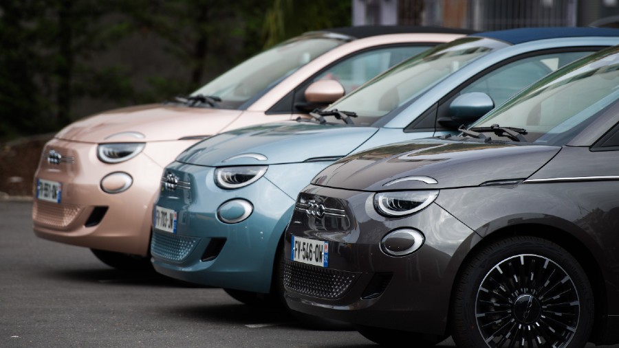 Kendaraan listrik Fiat 500e. (Nathan Laine/Bloomberg)