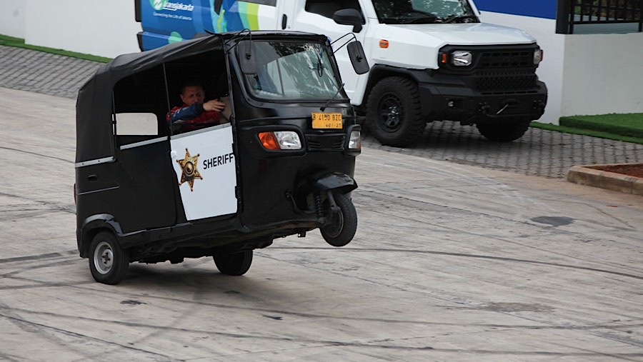 drift car, quad bike show, hingga aksi freestyle stunt  ditampilkan dari para stuntman internasional. (Bloomberg Techoz/Andrean Kristianto)