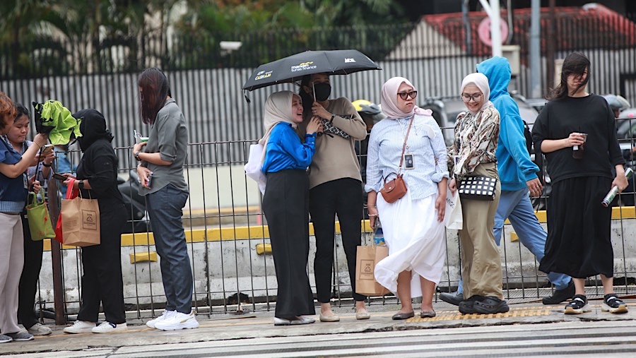 Fenomena angin kencang ini disebabkan oleh belokan angin dan konvergensi. (Bloomberg Technoz/Andrean Kristianto)