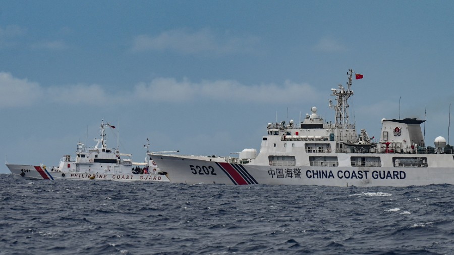 Kapal Penjaga Pantai China di sekitar Laut China Selatan. (Bloomberg)