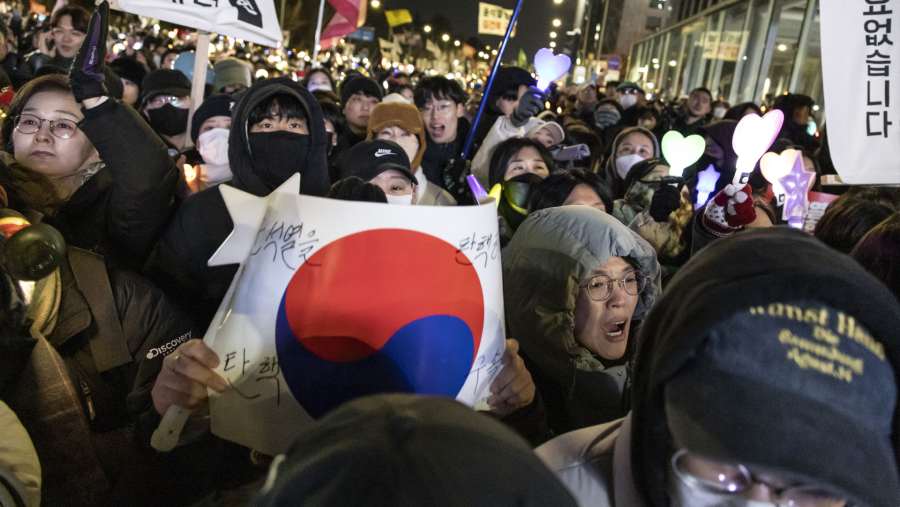 Demo turun ke jalan saat krisis politik di Korea Selatan. (Bloomberg)