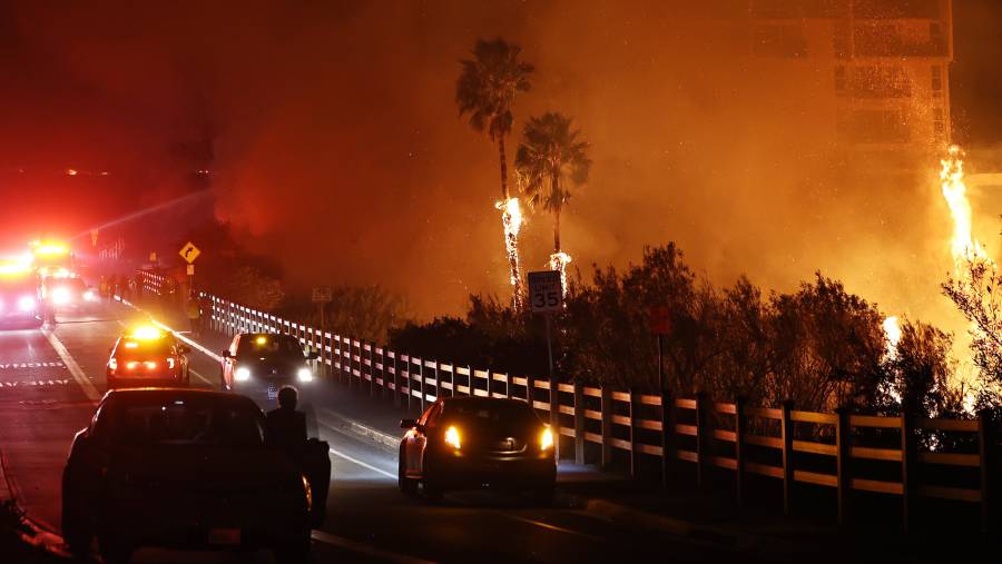 Kebakaran hutan di Malibu, Los Angeles. (Sumber: Bloomberg)