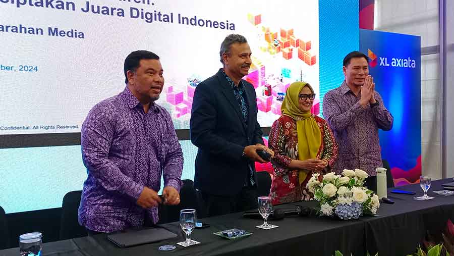 Paparan publik XL Axiata terkait rencana merger dengan Smart Telecom (Bloomberg Technoz/Pramesti Regita Cindy)