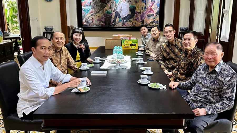 Mochtar Riady beserta Keluarga Mengunjungi kediaman Jokowi di Solo (Instagram @jokowi)