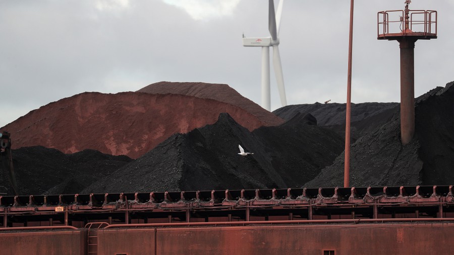 Coal sits in a storage yard./Bloomberg-Krisztian Bocsi