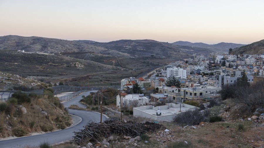 Pagar pembatas di sepanjang zona penyangga Suriah-Israel dekat Majdal Shams di Dataran Tinggi Golan, pada 19 Desember. Fotografer: Kobi Wolf/Bloomberg