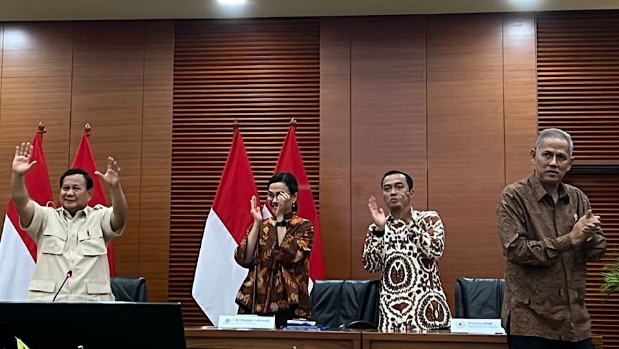 Presiden Prabowo Subianto dan Menteri Keuangan Sri Mulyani menggelar konfrensi pers terkait PPN 12% (Bloomberg Technoz/ Mis Fransiska)