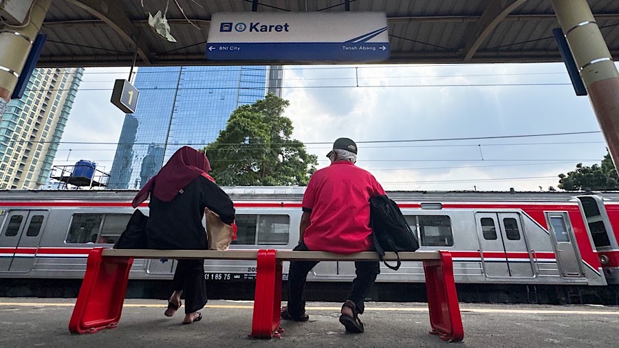 Penutupan ini sebagai upaya efisiensi pengembangan ekosistem perkeretaapian agar lebih optimal. (Bloomberg Technoz/Andrean Kristianto)