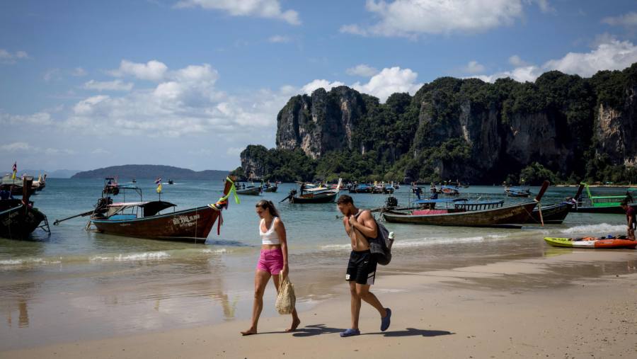 Ilustrasi Phuket akan uji coba pembayaran kripto bagi wisatawan. (Bloomberg)