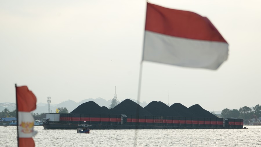 Indonesia merupakan eksportir batu bara terbesar di dunia dan bergantung pada bahan bakar ini untuk kebutuhan listriknya. (Dimas Ardian/Bloomberg)