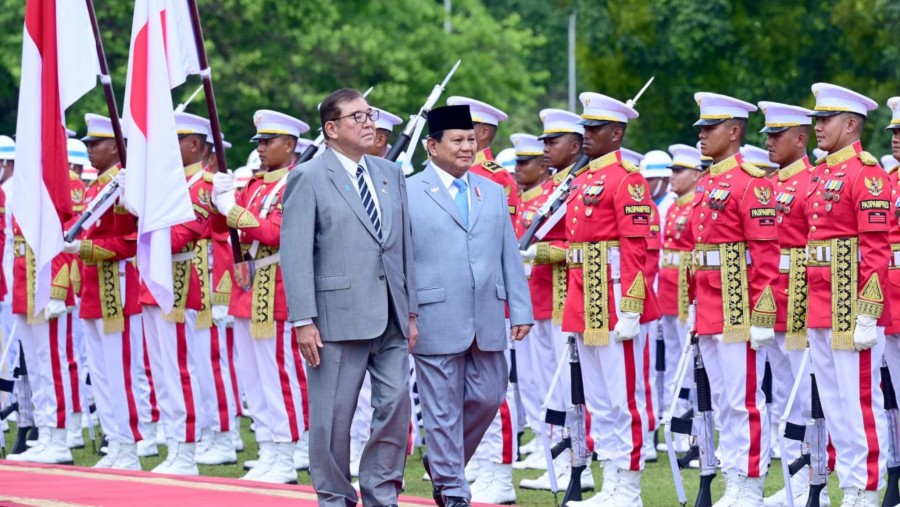 Presiden RI, Prabowo Subianto, menyambut kedatangan PM Jepang, Ishiba Shigeru, di Istana Bogor, Jawa Barat. (Foto: BPMI Setpres/Muchlis Jr)