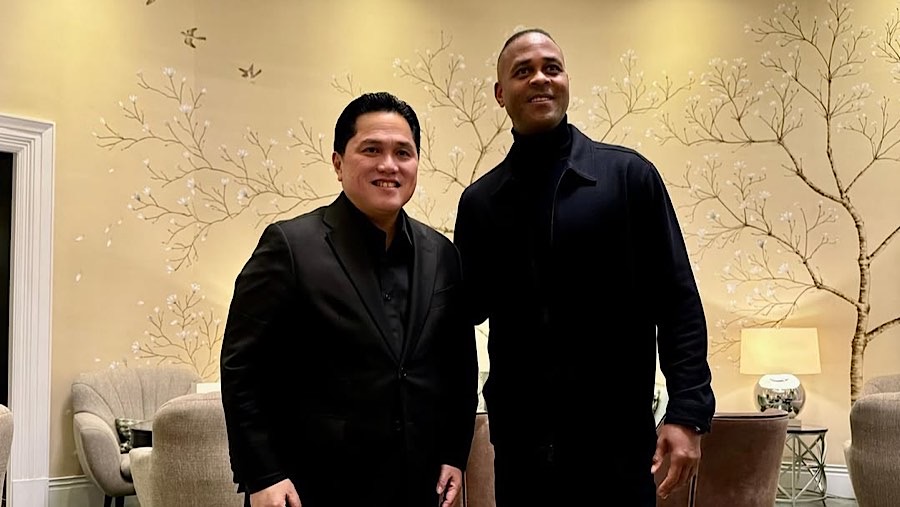 Ketua PSSI, Erick Thohir dan Pelatih Timnas yang baru, Patrick Kluivert. (Tangkapan Layar Instagram @erickthohir)