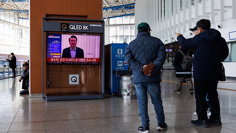 Tim penyelidik perlu mengajukan surat perintah lain jika mereka ingin menahannya hingga 20 hari setelah penangkapan awal. (SeongJoon Cho/Bloomberg)