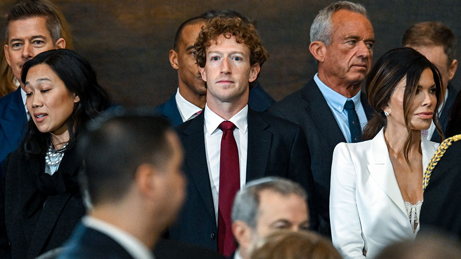CEO Meta Mark Zuckerber tiba di pelantikan Donald Trump di rotunda US Capitol,AS, Senin (20/1/2025). (Kenny Holston/The New York Times/Bloomberg)