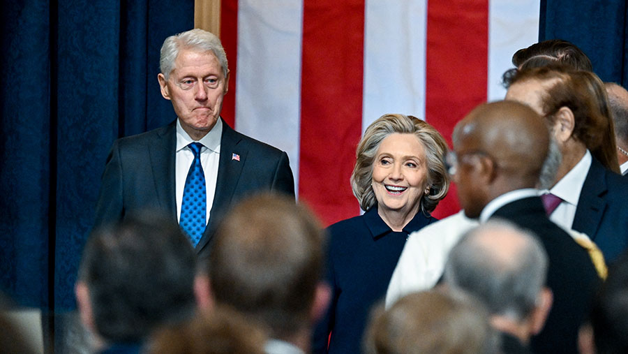 Mantan Presiden AS Bill Clinton dan juga mantan menteri luar negeri AS, Hillary Clinton turut hadir. (Kenny Holston/The New York Times/Bloomberg)