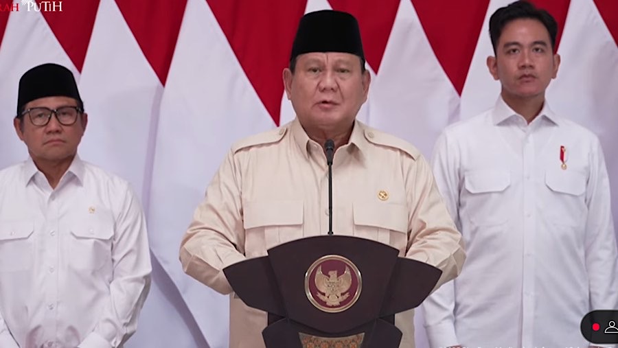 Presiden Prabowo Subianto menberikan keterangan pers di Pangkalan TNI AU, Halim Perdanakusuma, Kamis (23/1/2025). (Youtube Setpres)