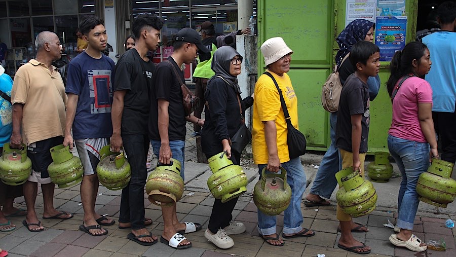 Pembelian LPG 3 kg di Pangkalan Resmi Pertamina sudah diberlakukan sejak 1 Februari 2025. (Bloomberg Technoz/Andrean Kristianto)