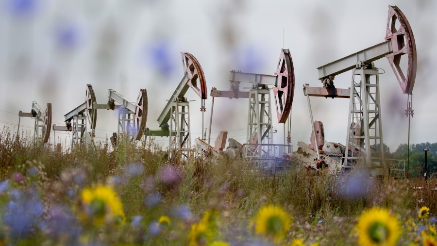 Oil pumping jacks../Bloomberg- Andrey Rudakov