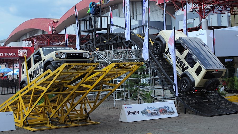 Selain pameran, pengunjung juga dapat melakuka  test drive secara gratis. (Bloomberg Technoz/Andrean Kristianto)