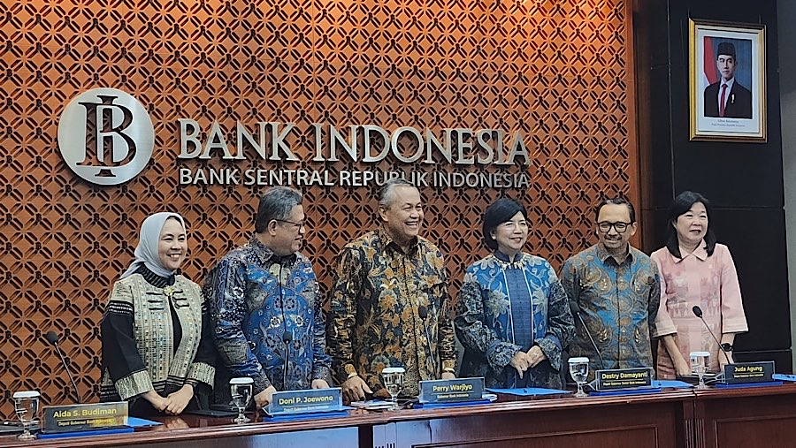 Gubernur Bank Indonesia Perry Warjiyo saat Pengumuman Rapat Dewan Gubernur (RDG), Rabu (19/2/2025). (Bloomberg Technoz/Dovana Hasiana)