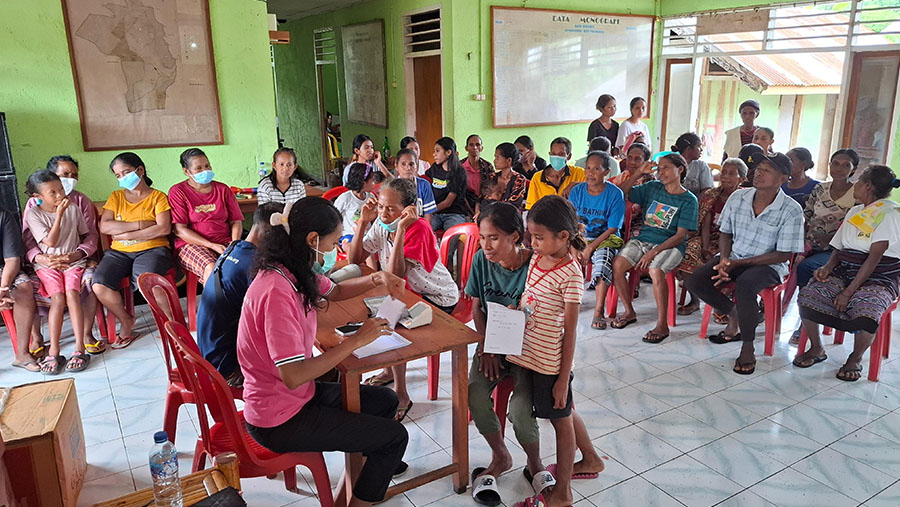 Prudential Indonesia berikan pengobatan gratis kepada 834 pasien yang merupakan korban terdampak erupsi Gunung Lewotobi Laki-Laki di Flores Timur, NTT
