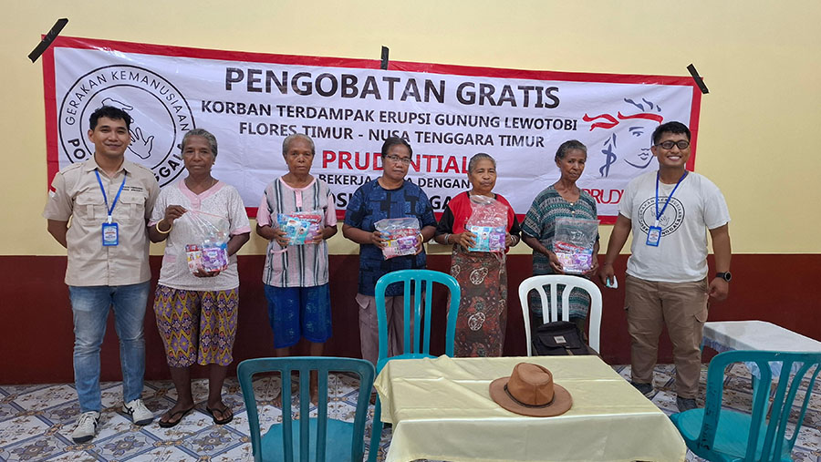 Prudential Indonesia bekerja sama dengan Posko Jenggala berikan bantuan kemanusiaan kepada korban terdampak erupsi