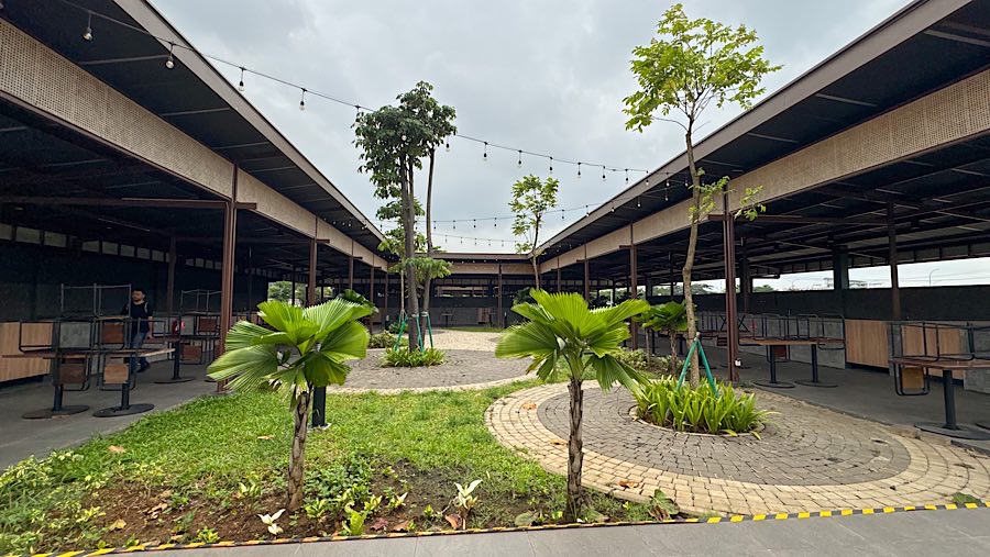 Padahal, acara peluncuran pusat kuliner ini sempat viral di awal karena digelar meriah. (Bloomberg Technoz/Andrean Kristianto)