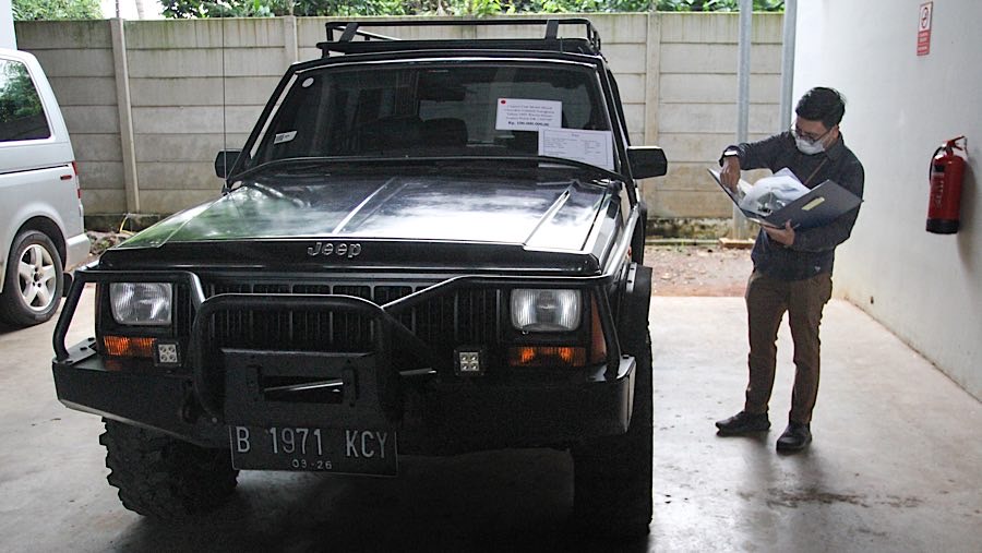 Beberapa kendaraam roda empat turut dilelang dalam kesempatan ini. (Bloomberg Technoz/Andrean Kristianto)