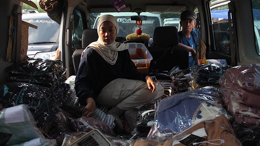 Disebut Pasar Tasik karena pelopor pasar tersebut adalah para pedagang dan pengusaha asal Tasikmalaya, Jabar. (Bloomberg Technoz/Andrean Kristianto)