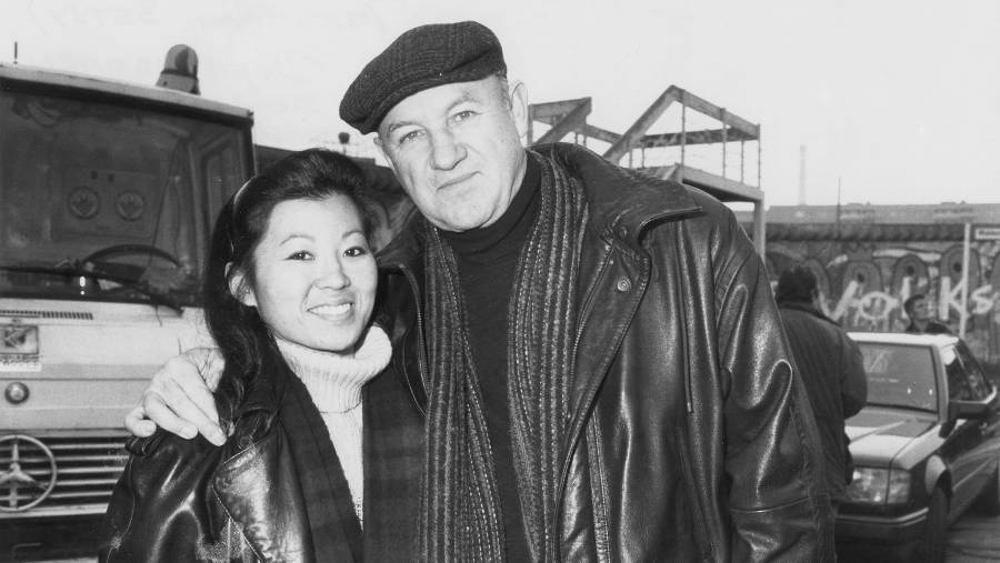 Pemenang Academy Award dua kali, Gene Hackman dan istrinya Betsy Arakawa. (Bloomberg)