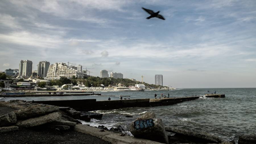 Garis pantai Laut Hitam di Odesa, Ukraina pada tahun 2022. (Julia Kochetova/Bloomberg)