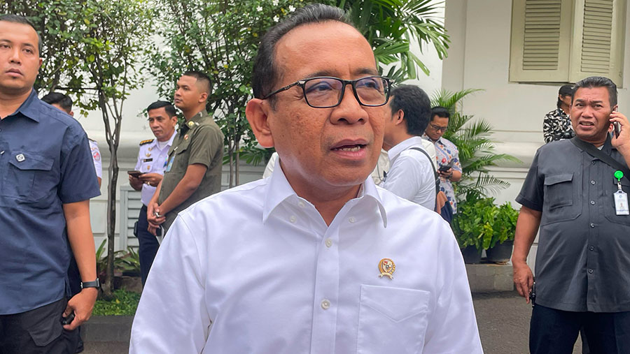 Menteri Koordinator Bidang Pemberdayaan Manusia dan Kebudayaan, Pratikno. (Bloomberg Technoz/Azura Yumna)