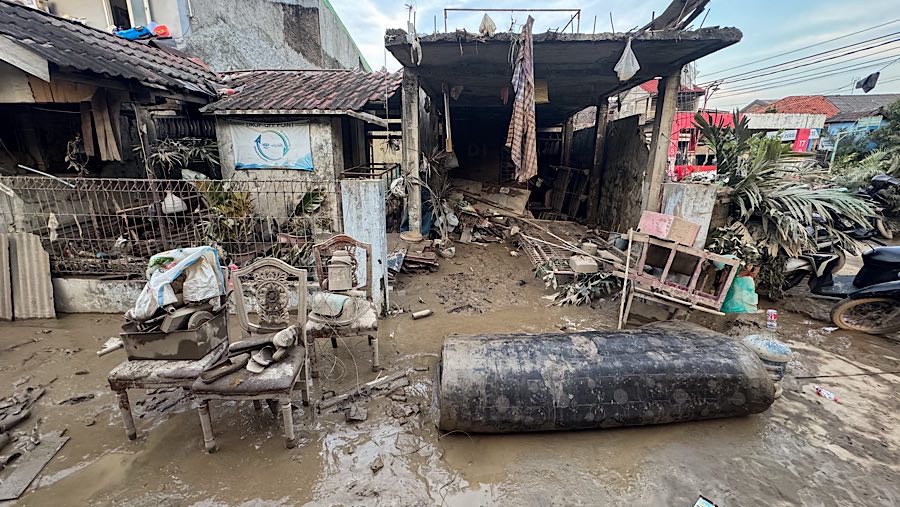 Sebelumnya, Perumahan Pondok Gede Permai di Kota Bekasi menjadi salah satu titik terparah yang terdampak banjir.(Bloomberg Technoz/Andrean Kristianto)