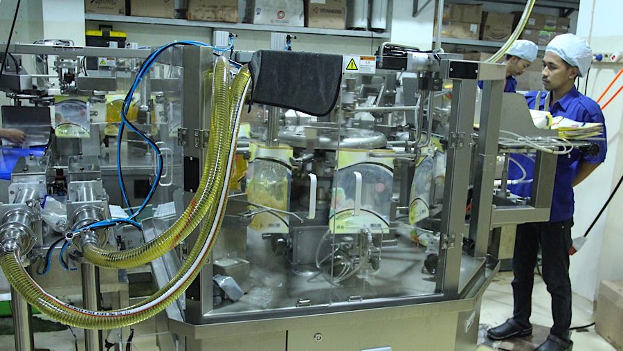 Salah satu lokasi yang disidak hari ini adalah PT Binamas Karya Fausta di Cakung, Jakarta Utara. (Bloomberg Technoz/Andrean Kristianto)