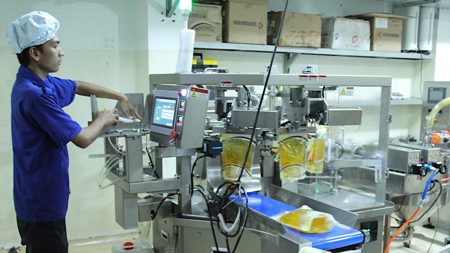 Saat ini Minyakita kembali menimbulkan masalah, mulai dari takaran yang tak sesuai hingga harga yang tak lagi merakyat. (Bloomberg Technoz/Andre)