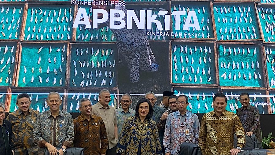 Menteri Keuangan Sri Mulyani saat konfrensi pers APBN Kita Edisi Maret 2025 Kamis (12/3/2025). (Bloomberg Technoz/ Dovana Hasiana)